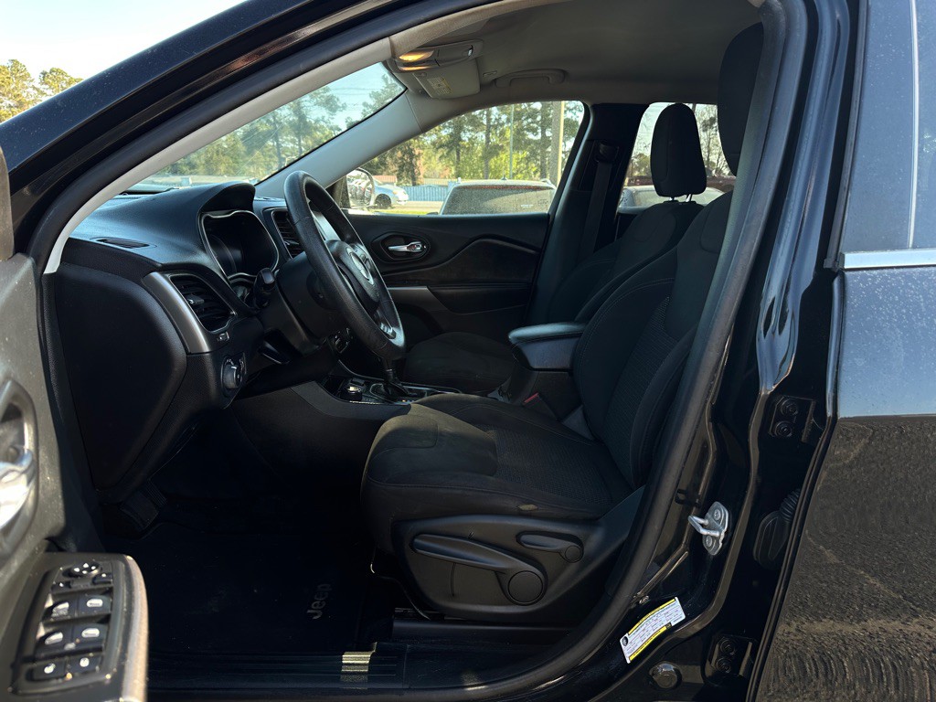 2019 Jeep Cherokee Image 11