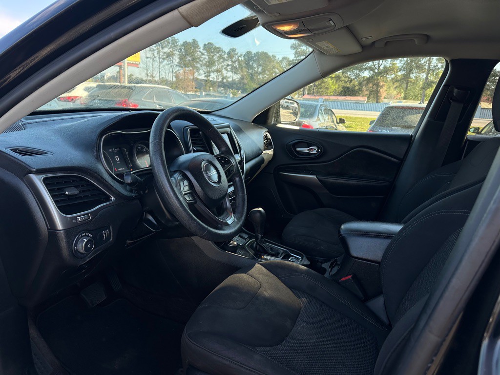 2019 Jeep Cherokee Image 12