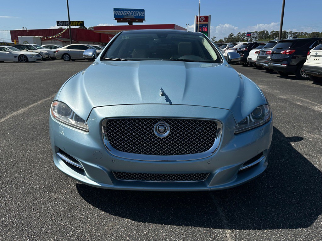 2012 Jaguar XJ Image 2
