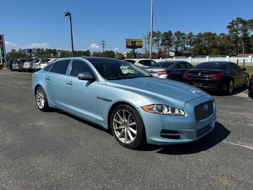 2012 Jaguar XJ Image 3