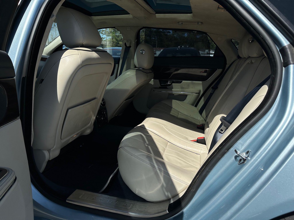 2012 Jaguar XJ Image 11