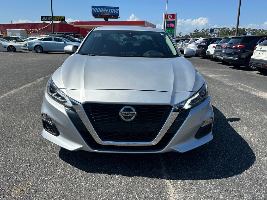 2022 Nissan Altima Image 2