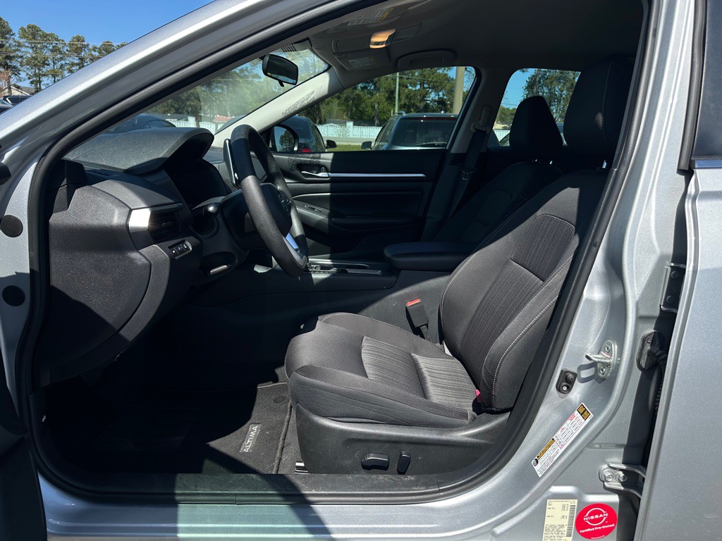 2022 Nissan Altima Image 9