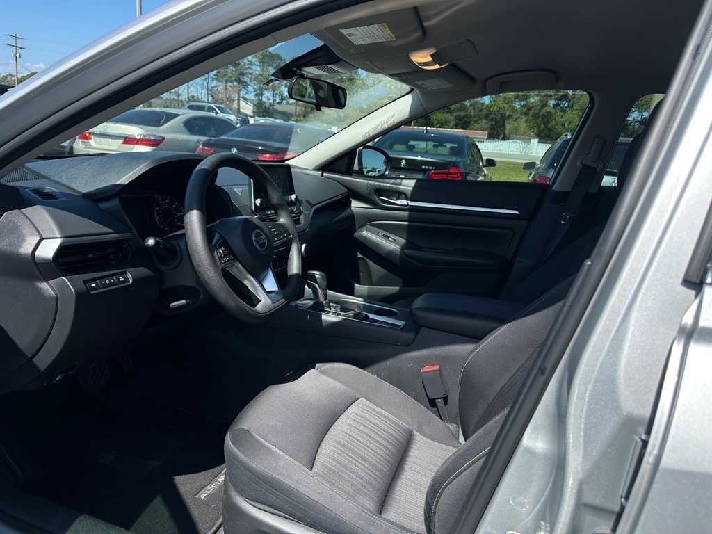 2022 Nissan Altima Image 10