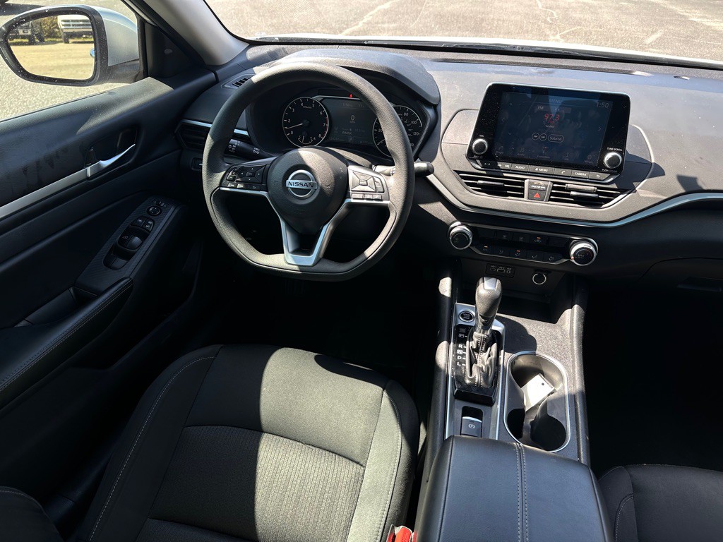 2022 Nissan Altima Image 13