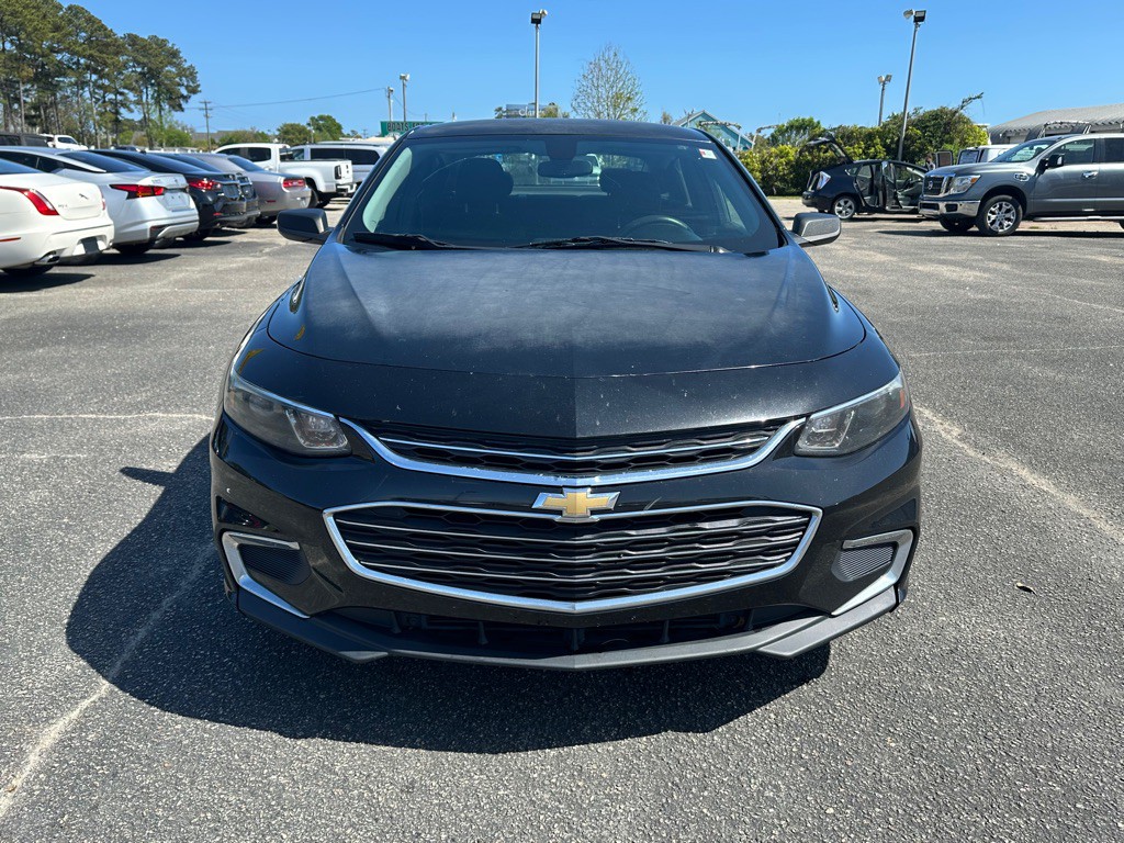 2017 Chevrolet Malibu Image 2