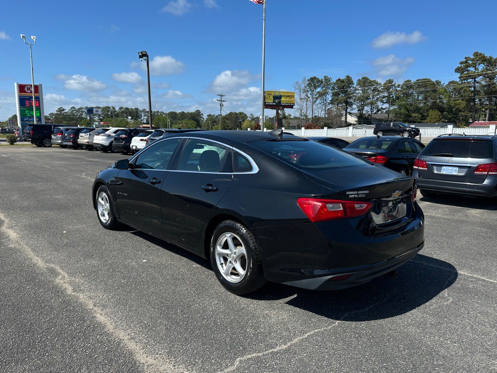 2017 Chevrolet Malibu Image 8