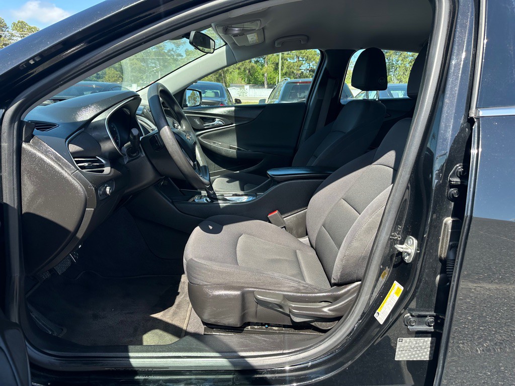 2017 Chevrolet Malibu Image 11