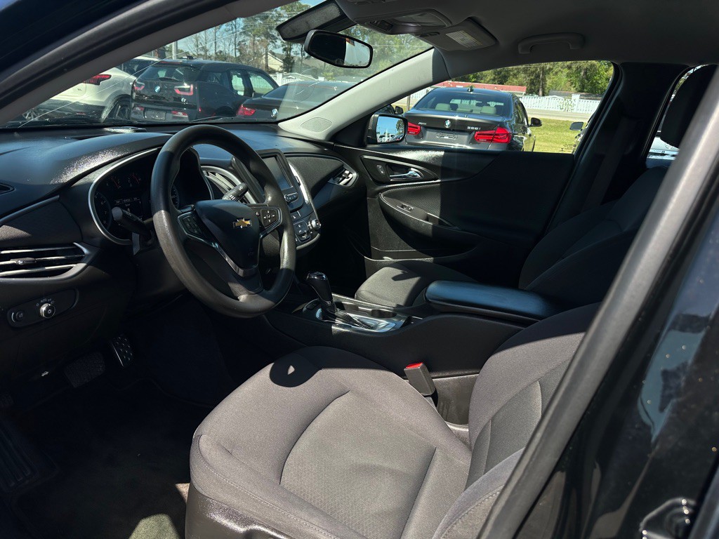 2017 Chevrolet Malibu Image 12