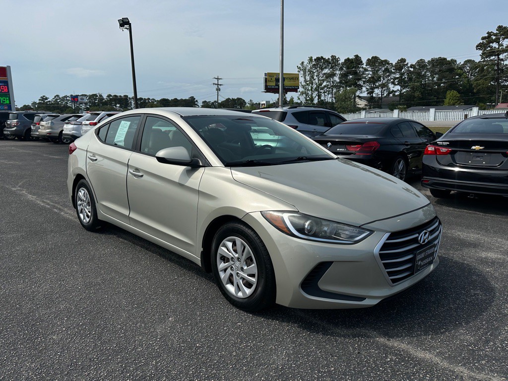 2017 Hyundai Elantra Image 3