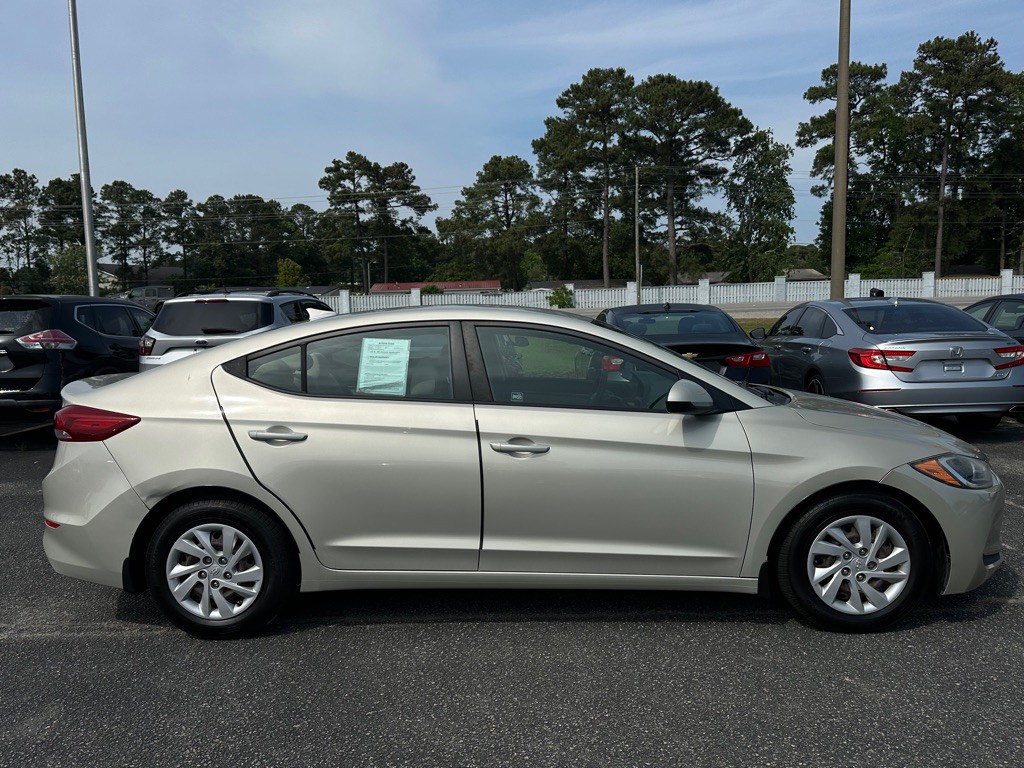 2017 Hyundai Elantra Image 4