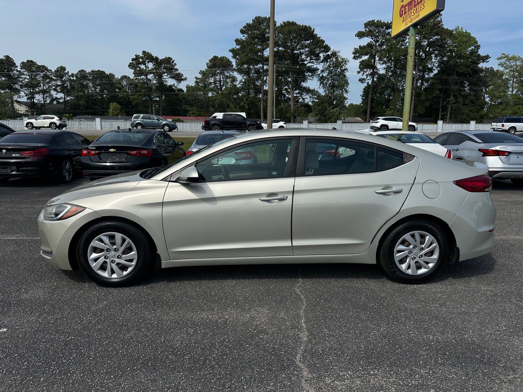 2017 Hyundai Elantra Image 8