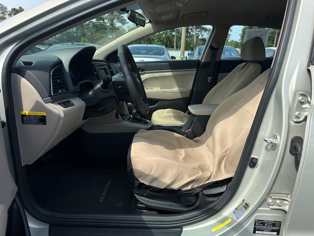 2017 Hyundai Elantra Image 9