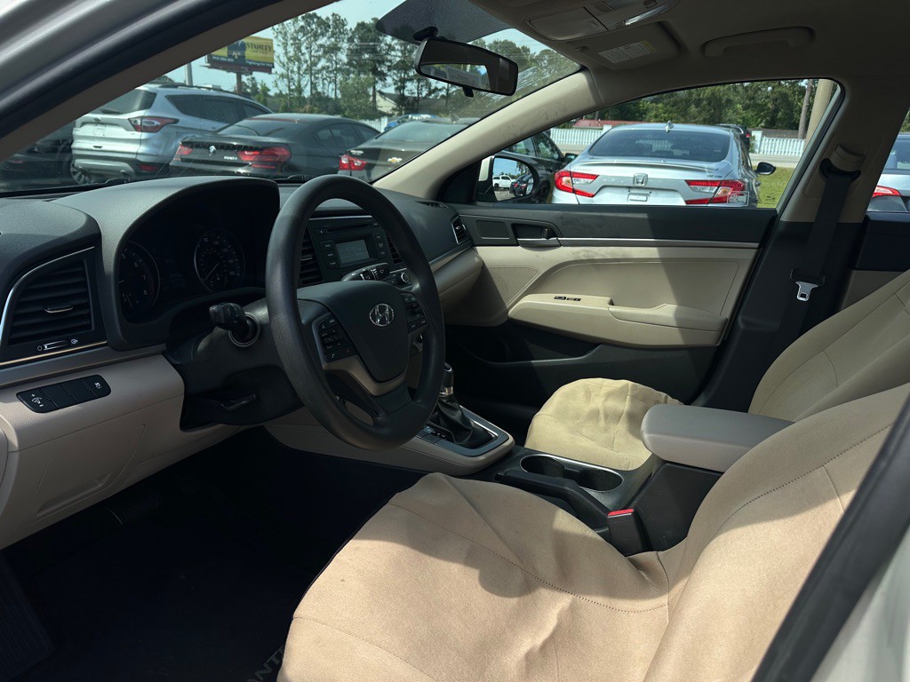 2017 Hyundai Elantra Image 10