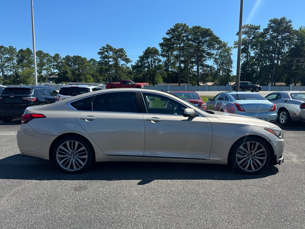 2015 Hyundai Genesis Image 4