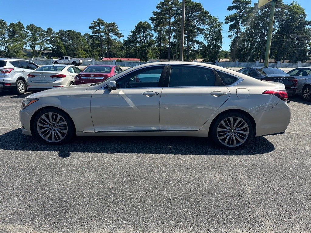 2015 Hyundai Genesis Image 8