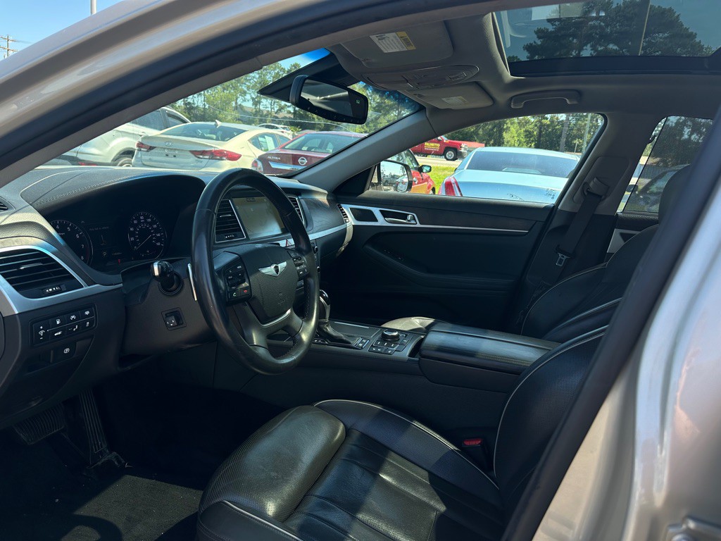 2015 Hyundai Genesis Image 10