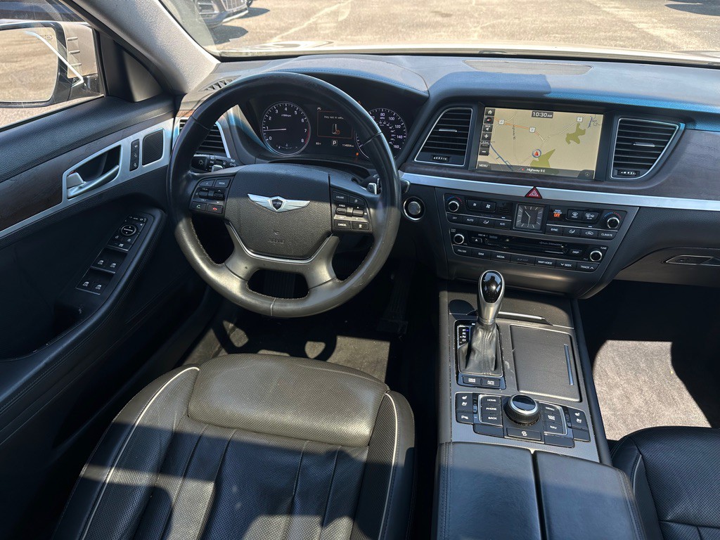 2015 Hyundai Genesis Image 13