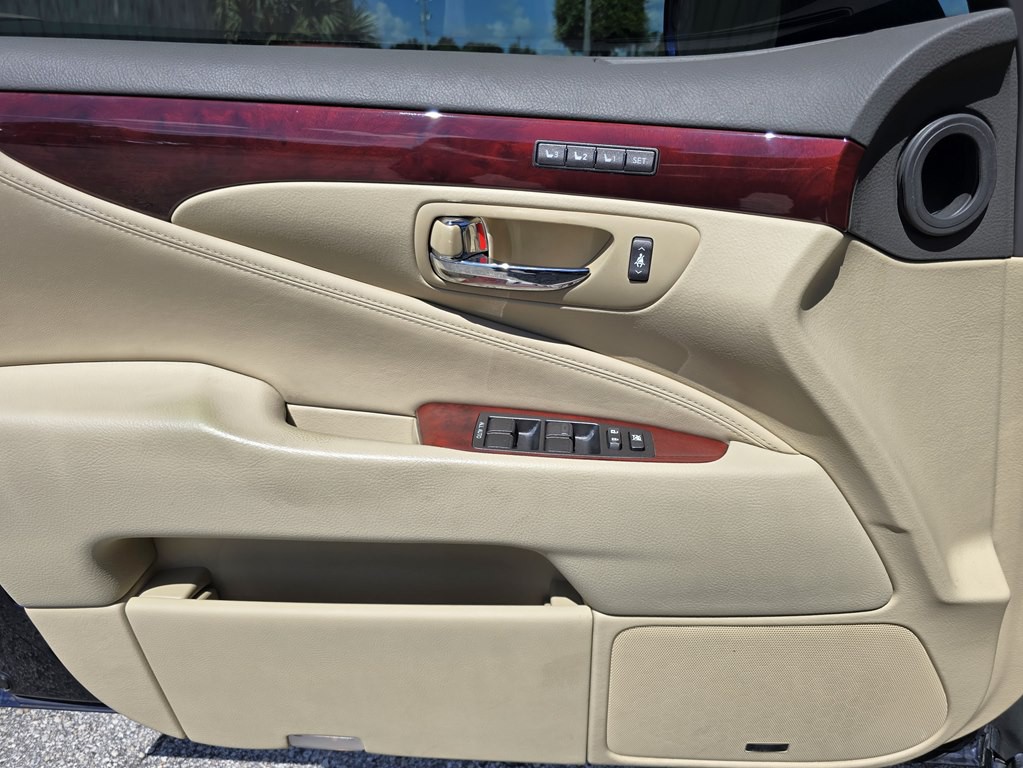 2007 Lexus LS Image 9