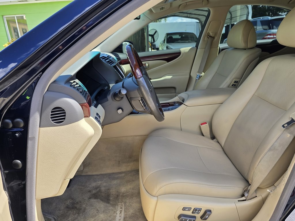 2007 Lexus LS Image 10
