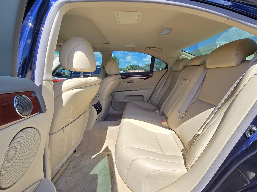 2007 Lexus LS Image 19