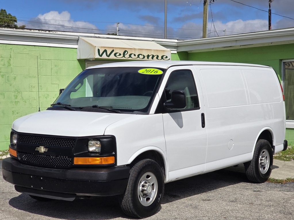 2016 Chevrolet Express Image 3