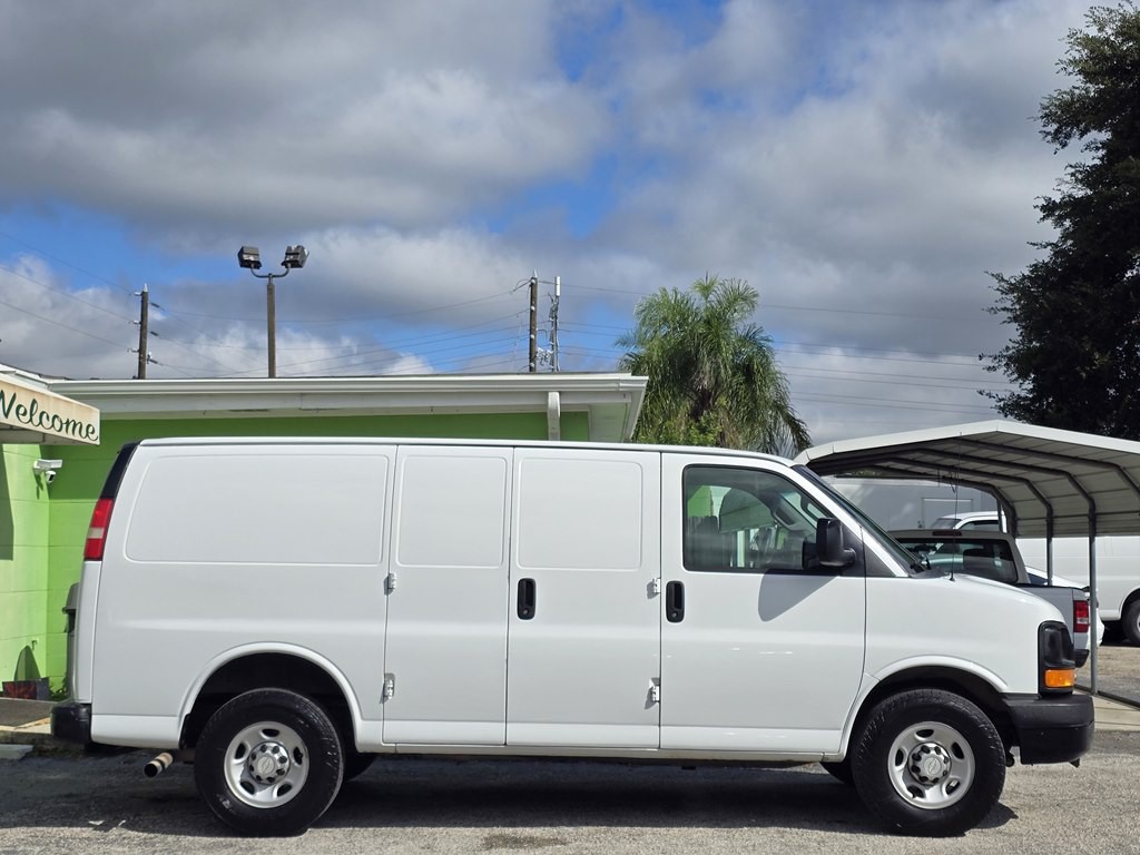 2016 Chevrolet Express Image 4