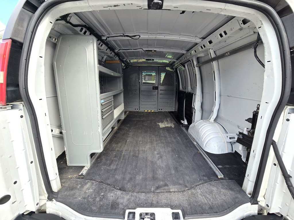 2016 Chevrolet Express Image 10