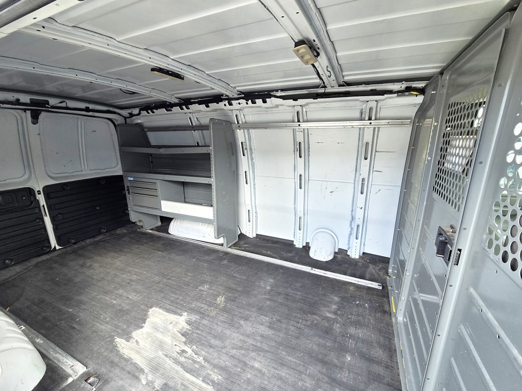 2016 Chevrolet Express Image 15