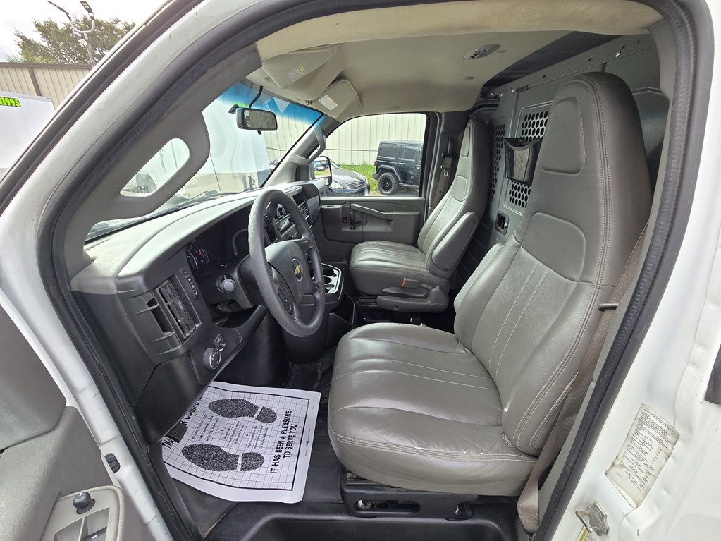 2016 Chevrolet Express Image 16