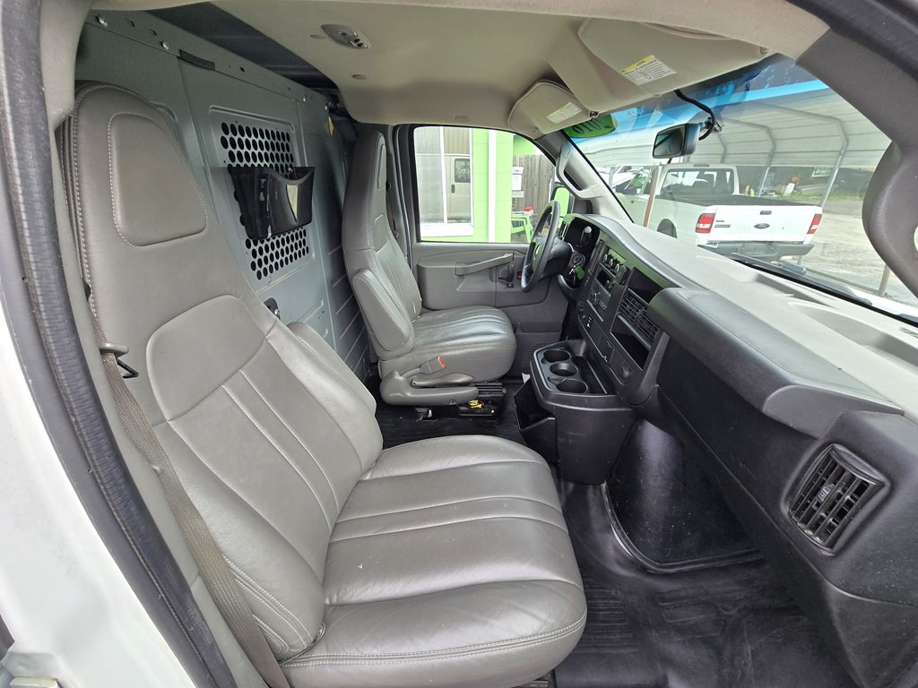 2016 Chevrolet Express Image 17