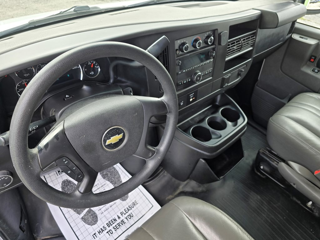 2016 Chevrolet Express Image 18
