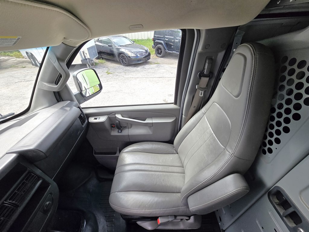 2016 Chevrolet Express Image 21