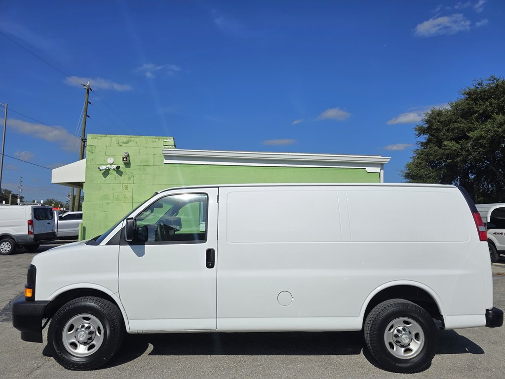 2017 Chevrolet Express Image 4