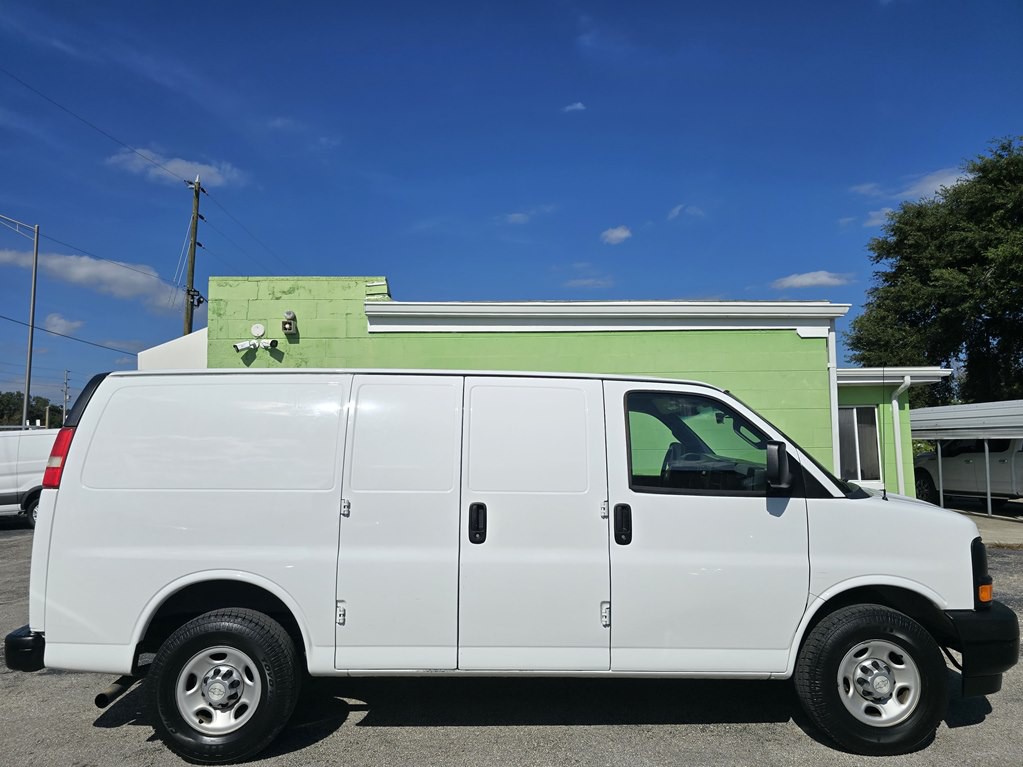 2017 Chevrolet Express Image 5