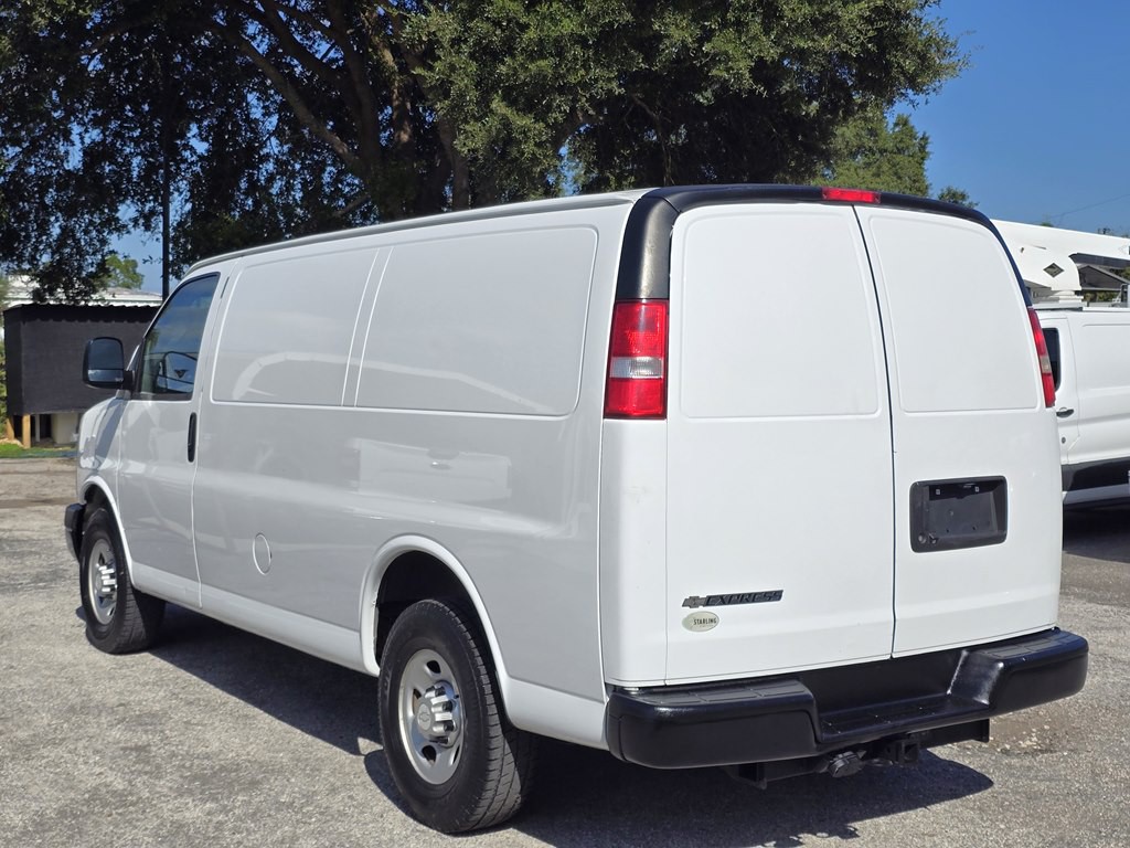 2017 Chevrolet Express Image 9