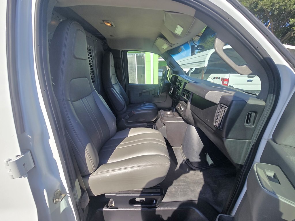 2017 Chevrolet Express Image 16
