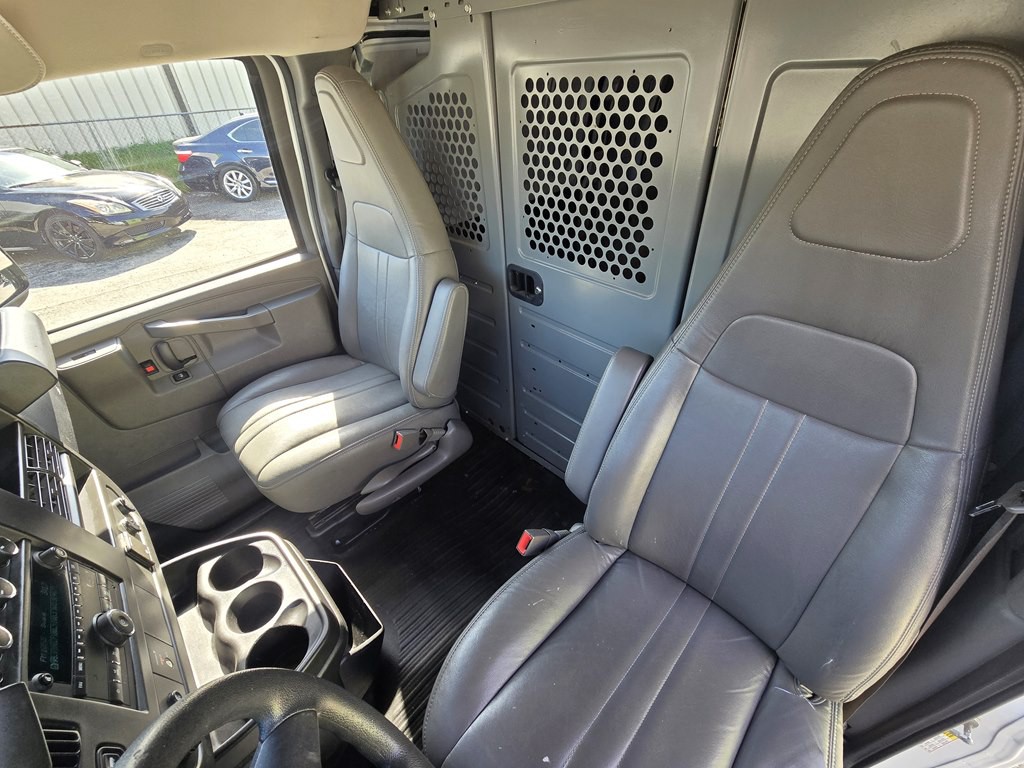 2017 Chevrolet Express Image 20