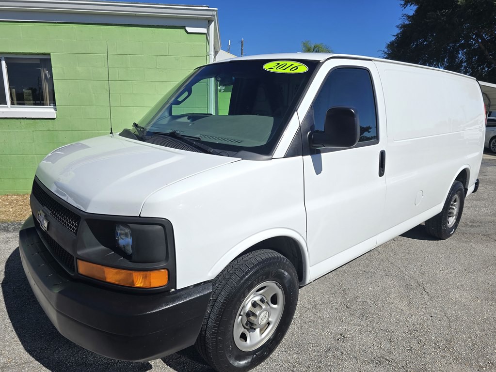 2016 Chevrolet Express Image 3