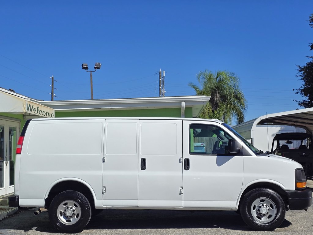 2016 Chevrolet Express Image 4