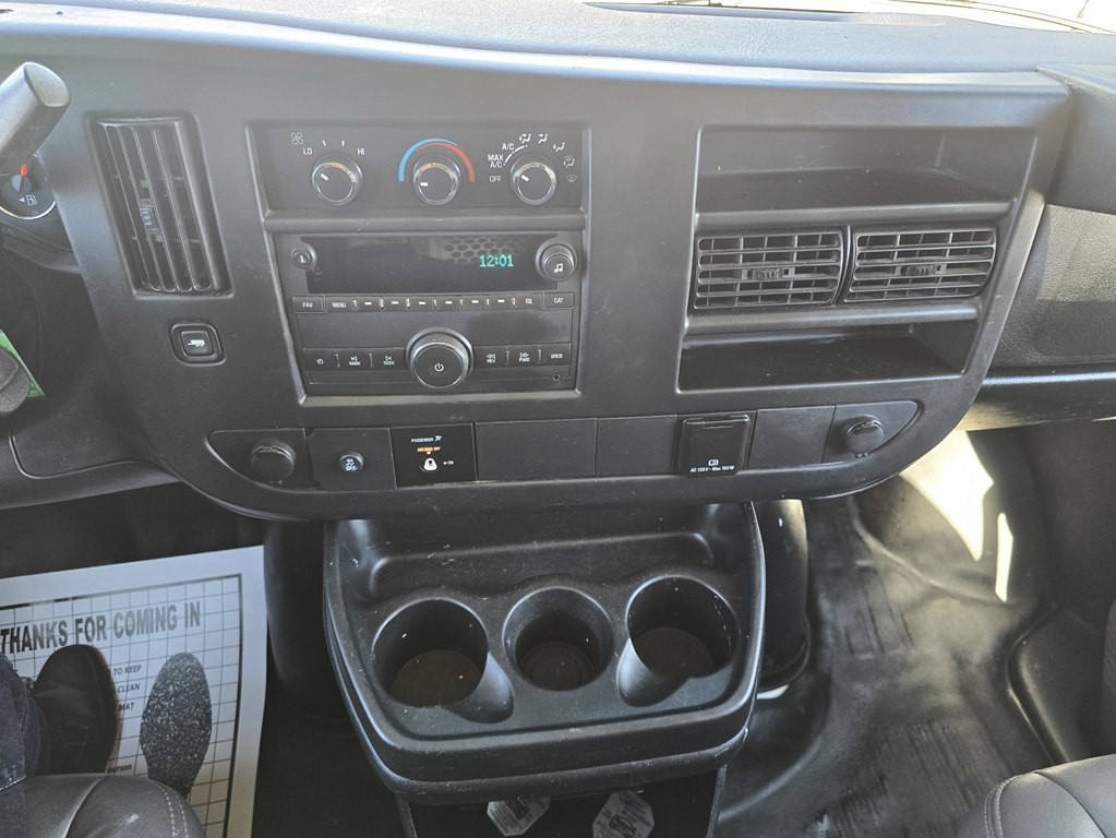 2016 Chevrolet Express Image 17