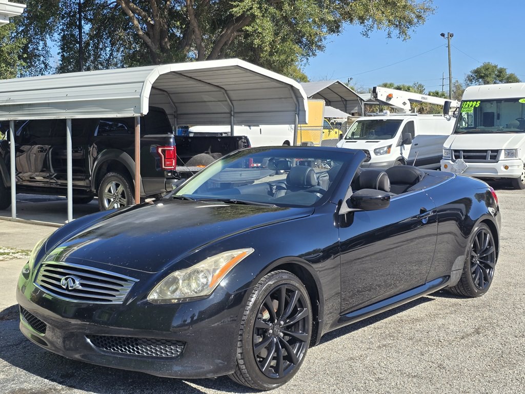 2010 INFINITI G37 Image 2
