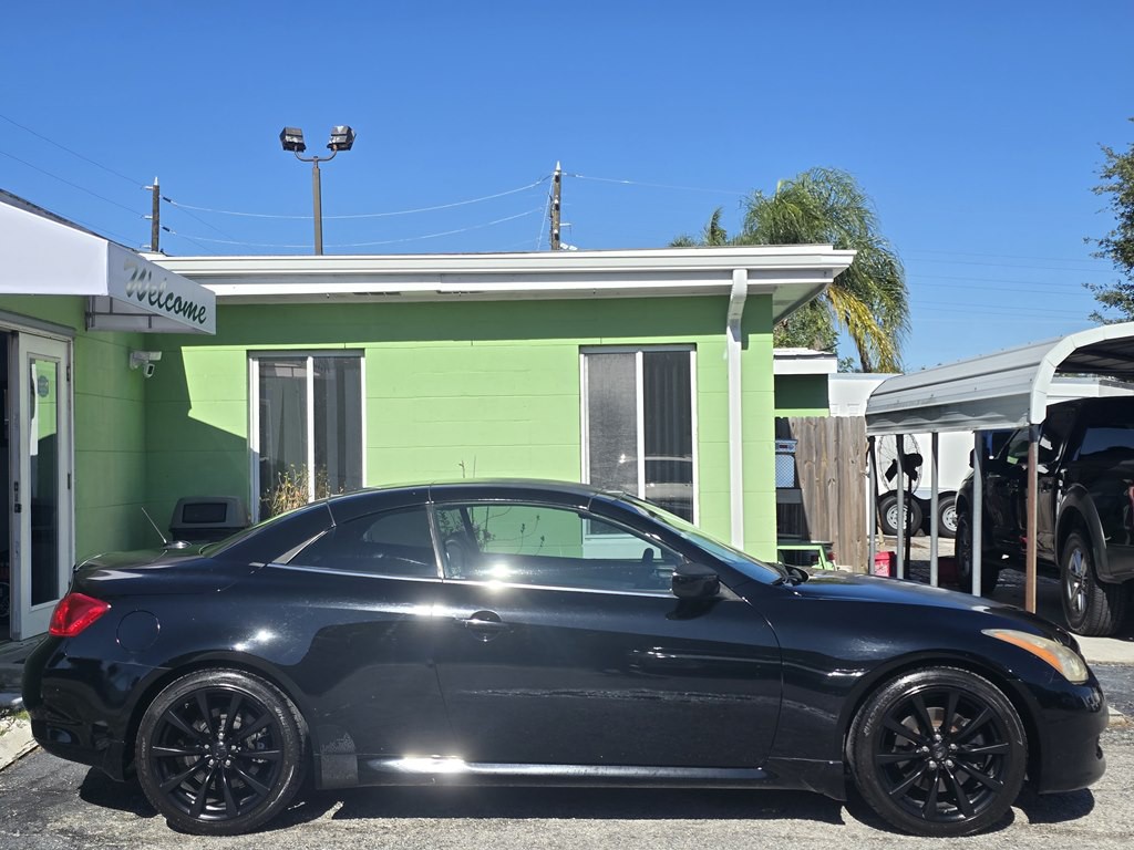 2010 INFINITI G37 Image 4
