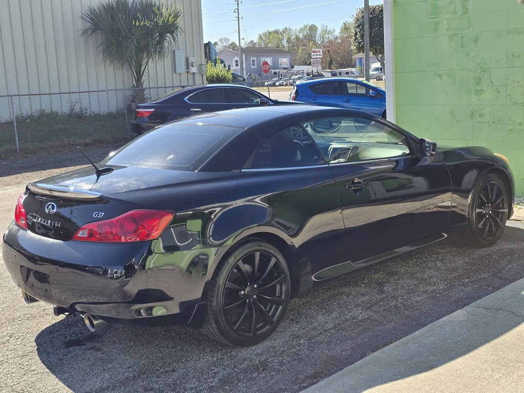 2010 INFINITI G37 Image 8