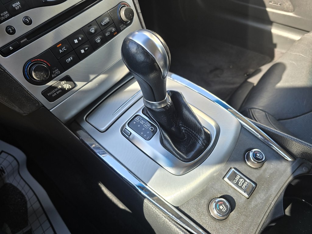 2010 INFINITI G37 Image 14