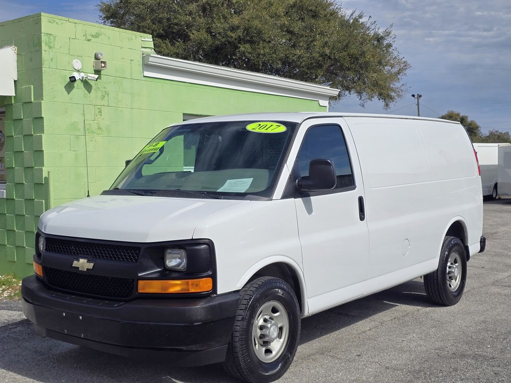 2017 Chevrolet Express Image 3