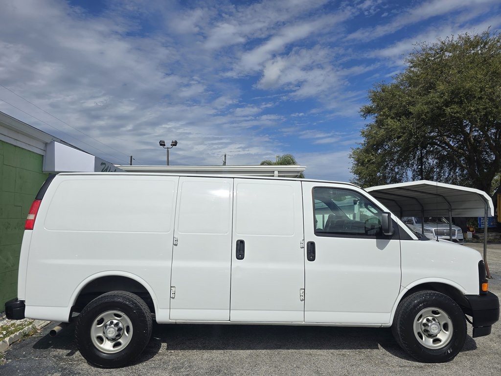 2017 Chevrolet Express Image 5