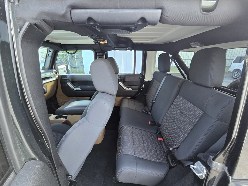 2012 Jeep Wrangler Unlimited Image 21