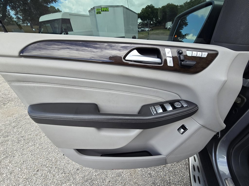 2015 Mercedes-Benz M-Class Image 9
