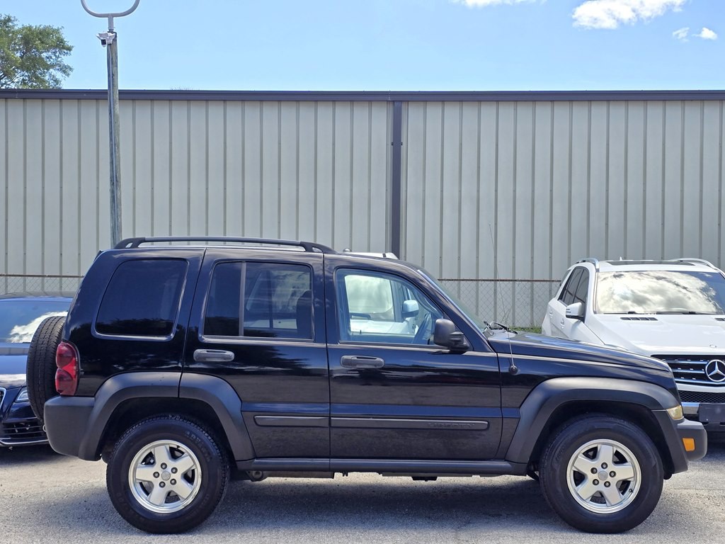 2006 Jeep Liberty Image 3